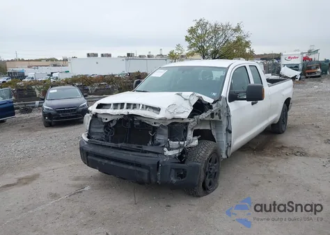 2017 Toyota Tundra Sr 5.7L V8 z USA, uszkodzony, nr VIN 5TFCY5F14HX021049
